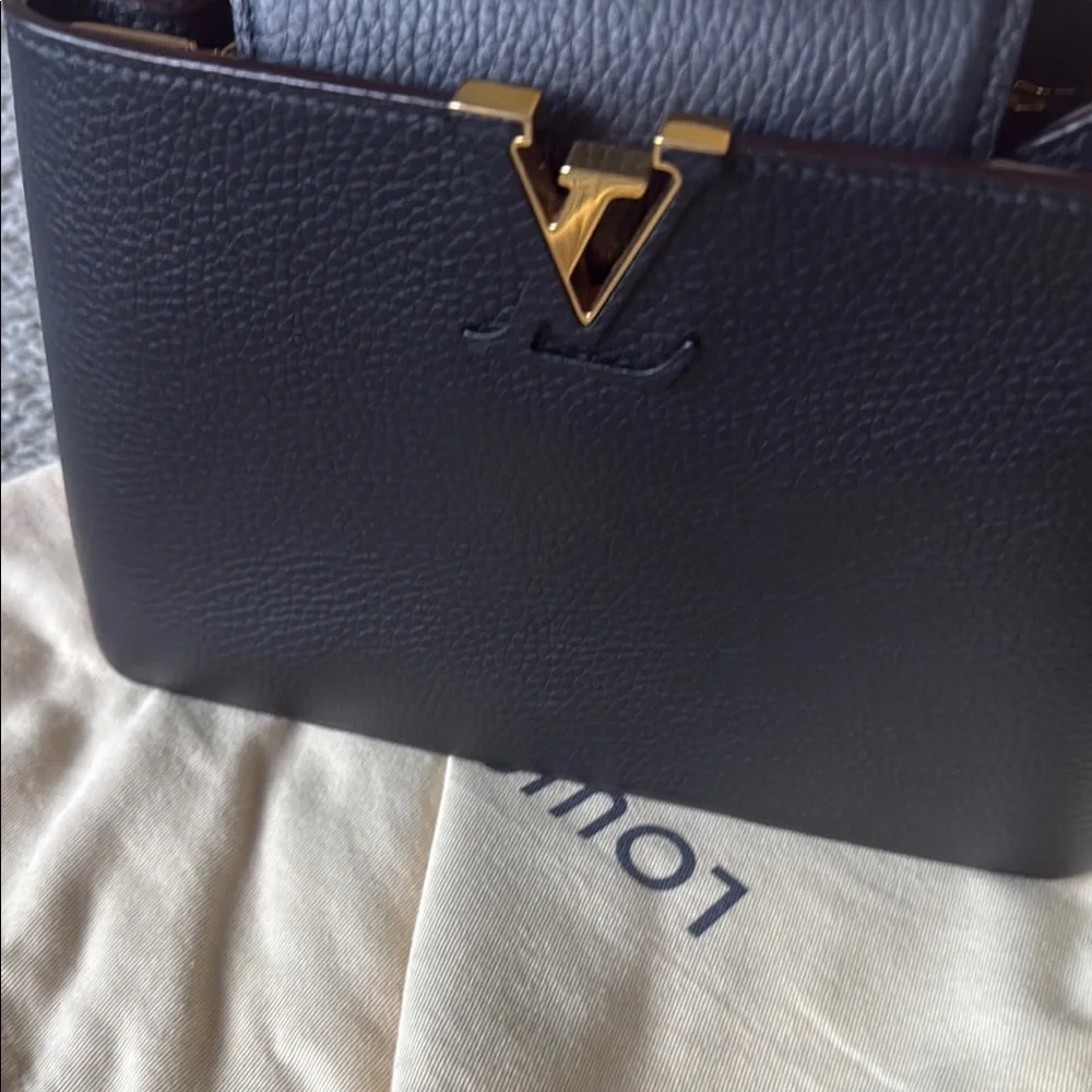 Louis Vuitton Black Crossbody Bag with Textured Leather - Picture 10 of 15